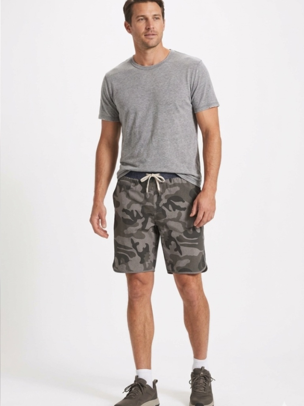 Vuori Athletic Activewear Banks Camouflage Yoga Shorts Size Large